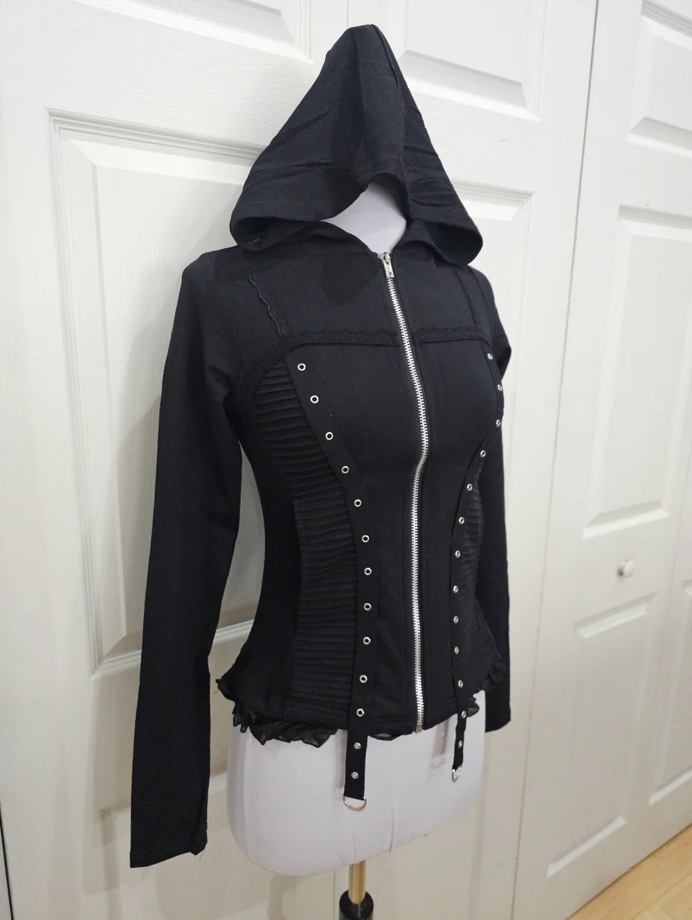 Vintage Y2K Punk Goth Hot Topic Tripp NYC Grommet Zip Black Silver Hoodie Top S - Picture 2 of 11